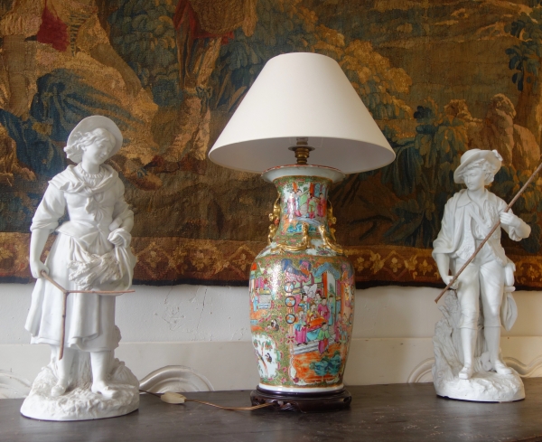 Pair of tall Paris porcelain biscuits : a couple of farmers harvesters - 19th century - 54cm